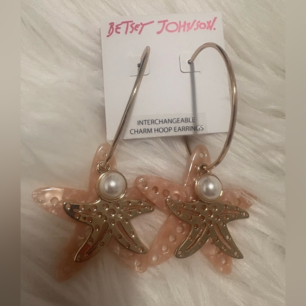 NWT Betsey Johnson Coral and Gold Starfish Earrings